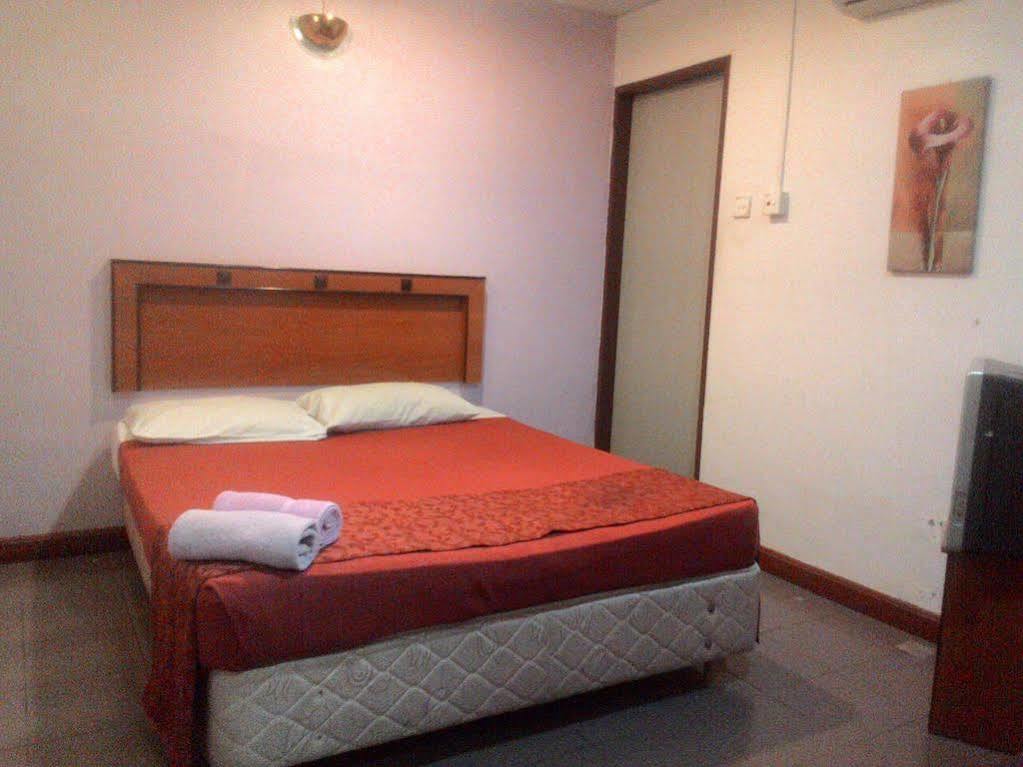 OYO 44101 Hotel DJ Palace Lumut Exterior foto