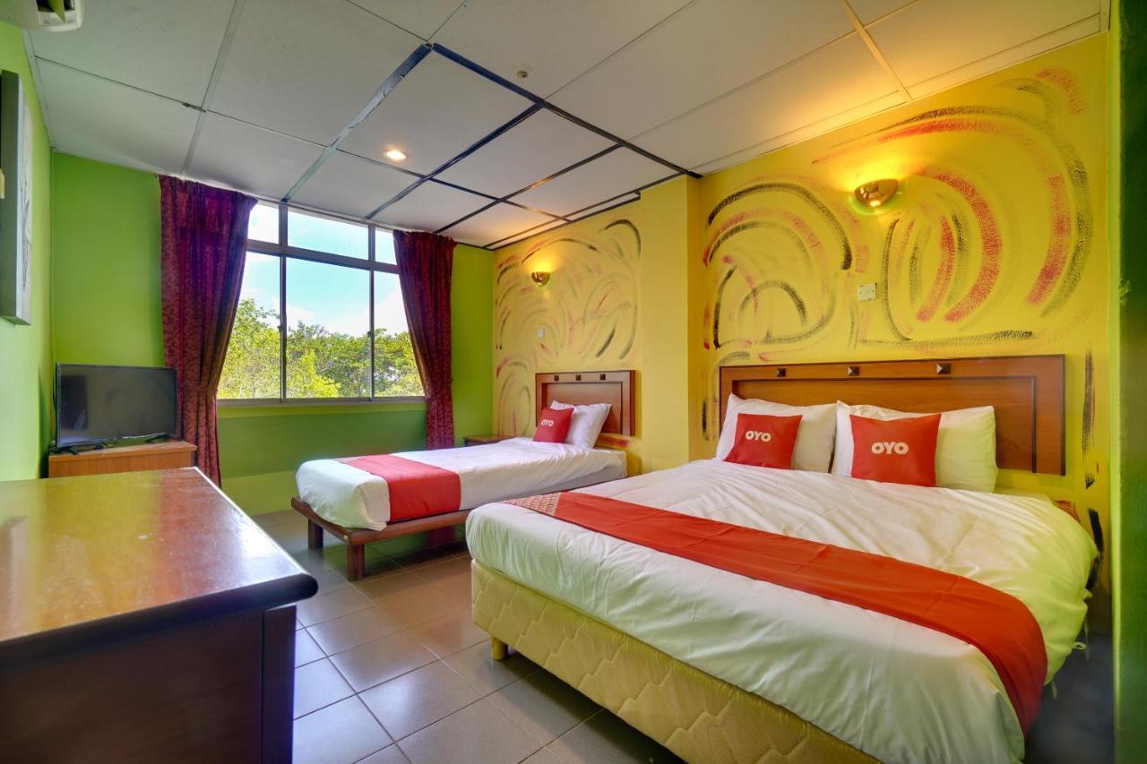 OYO 44101 Hotel DJ Palace Lumut Exterior foto